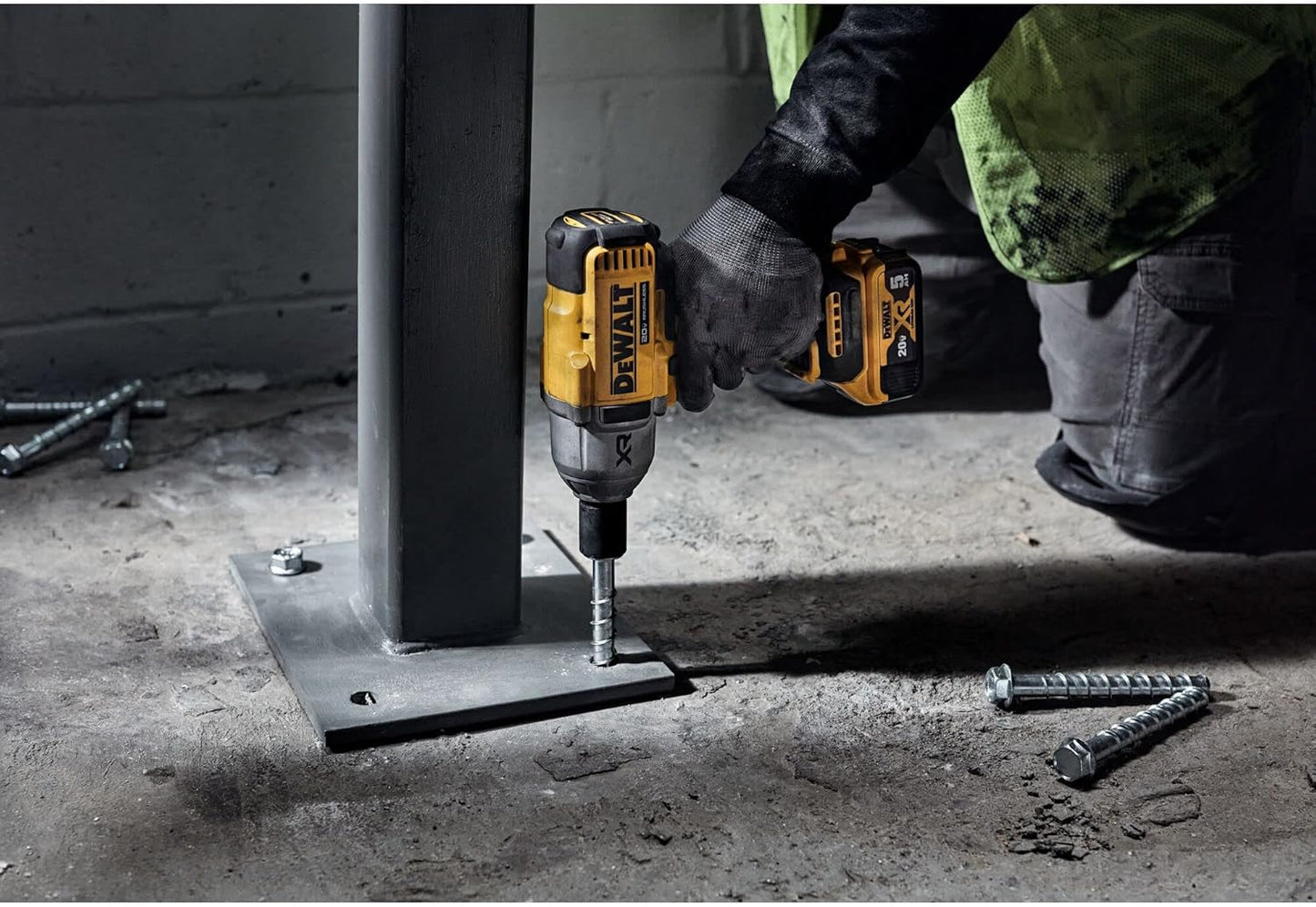 DEWALT 20V MAX Cordless Impact Wrench Kit, 20V MAX, 1/2" Hog Ring With 4-Mode Speed, Includes Battery, Charger and Kit Bag (DCF900P1)